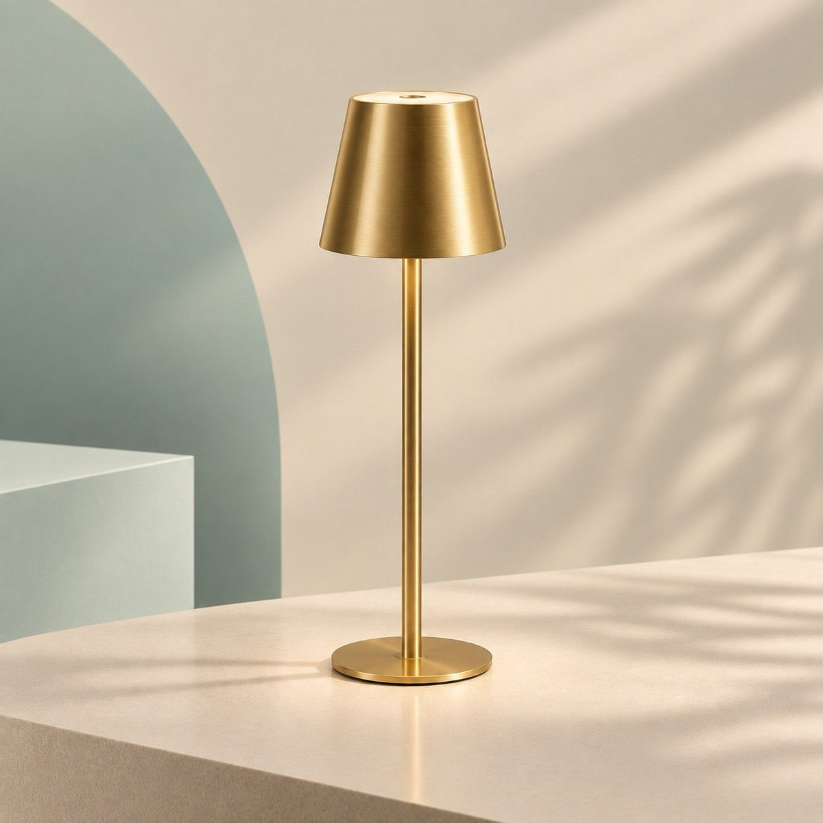 Aria Lamp
